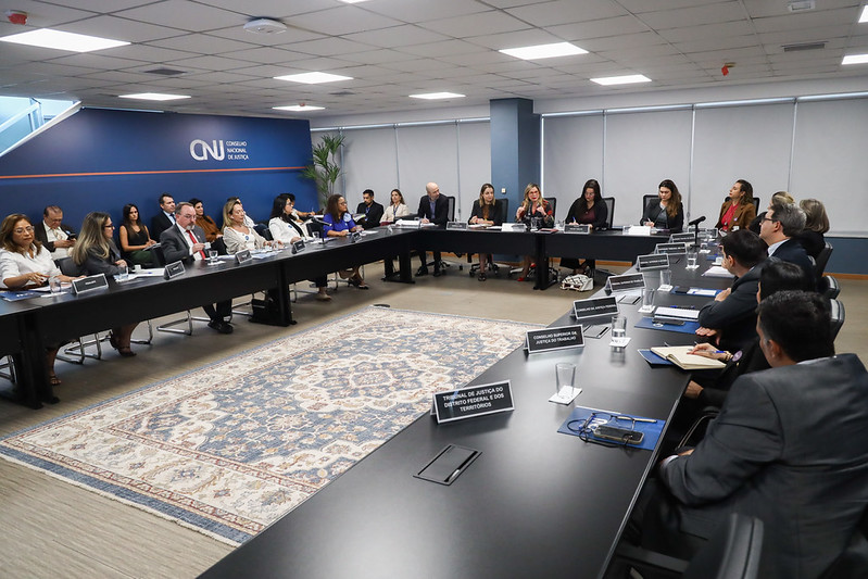 CNJ debate carreira e valoriza&ccedil;&atilde;o de servidores p&uacute;blicos