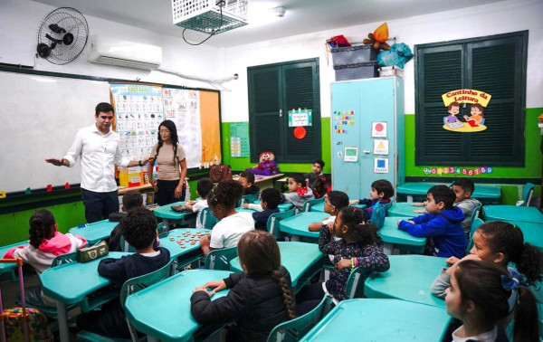 TCE‑PR determina que Colombo pague piso retroativo do magist&eacute;rio