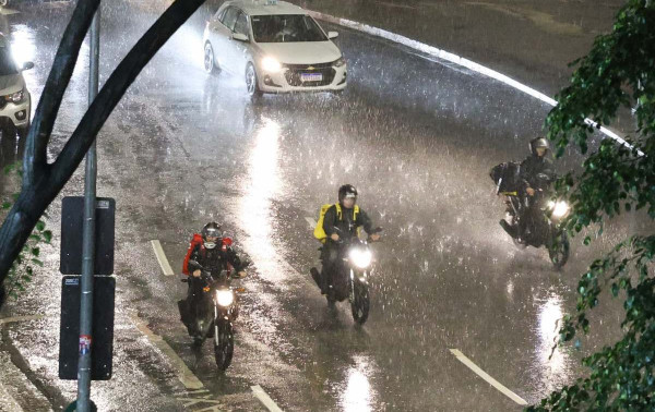 Primavera come&ccedil;a hoje com calor, estiagem e previs&atilde;o de chuva no Distrito Federal