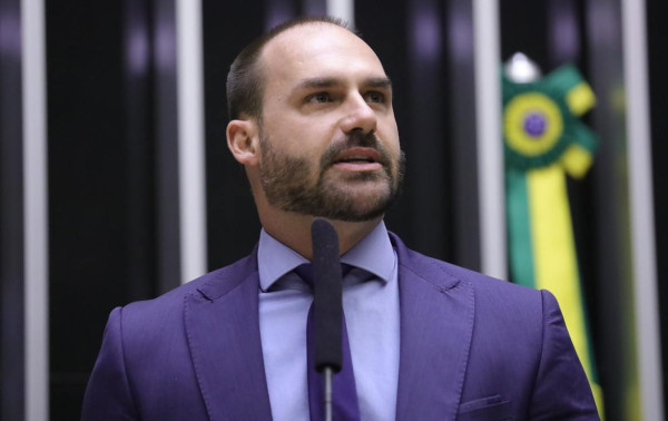 H&aacute; mais de um ano nos EUA, Eduardo Bolsonaro &eacute; demitido da PF