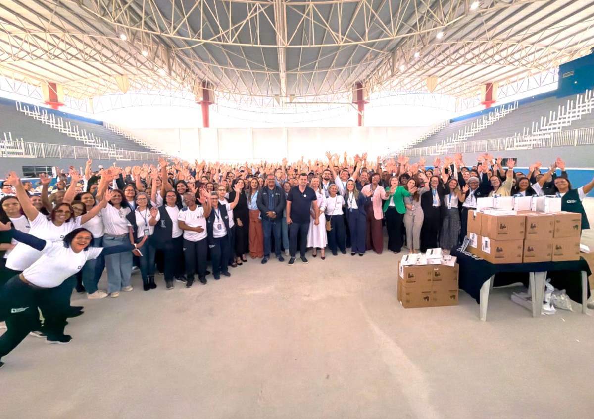 Prefeitura entrega tablets aos agentes de sa&uacute;de de Caxias