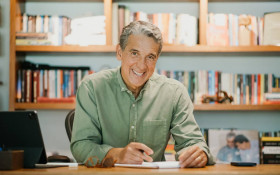 Coluna Magnavita | Livro "Reputa&ccedil;&atilde;o em tempos de incerteza", de Marcos Trindade, CEO da FSB Holding, e da jornalista Fabiana Ribeiro, analisa os impactos da IA e das redes sociais na gest&atilde;o de marcas