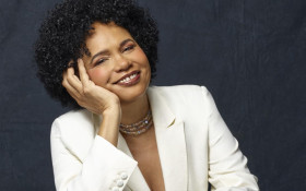 Teresa Cristina mostra &aacute;lbum autoral no Rio