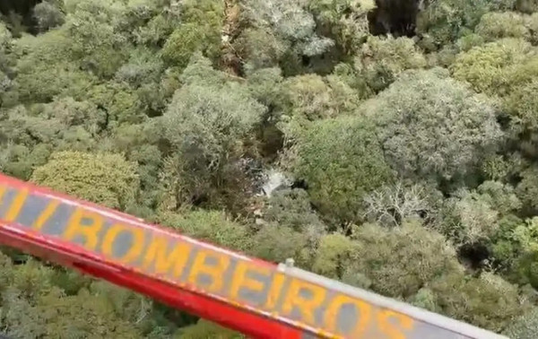 Bombeiros encontram helic&oacute;ptero com corpo do cantor Rick