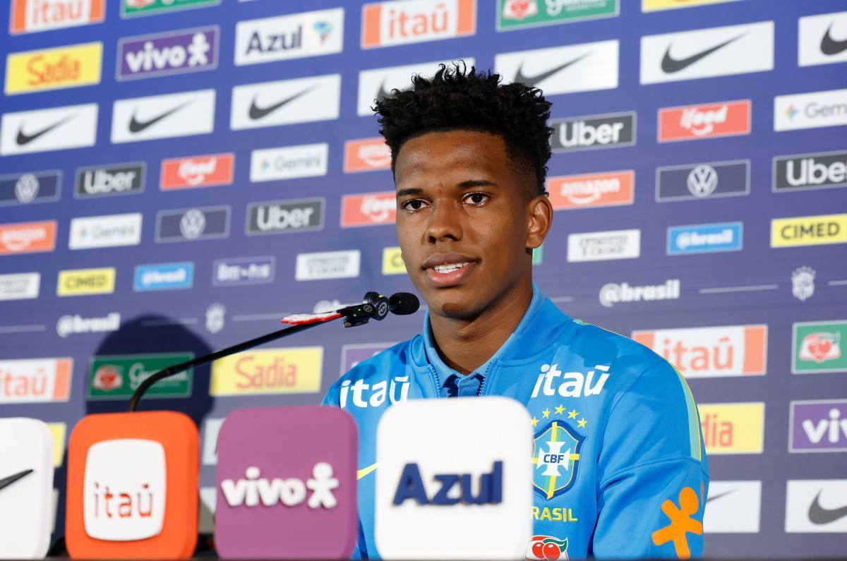 Est&ecirc;v&atilde;o volta &agrave; Sele&ccedil;&atilde;o Brasileira para os amistosos