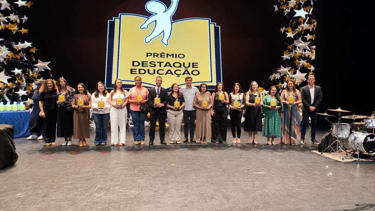 'Pr&ecirc;mio Destaque Educa&ccedil;&atilde;o' homenageia 84 professores e 25 escolas municipais