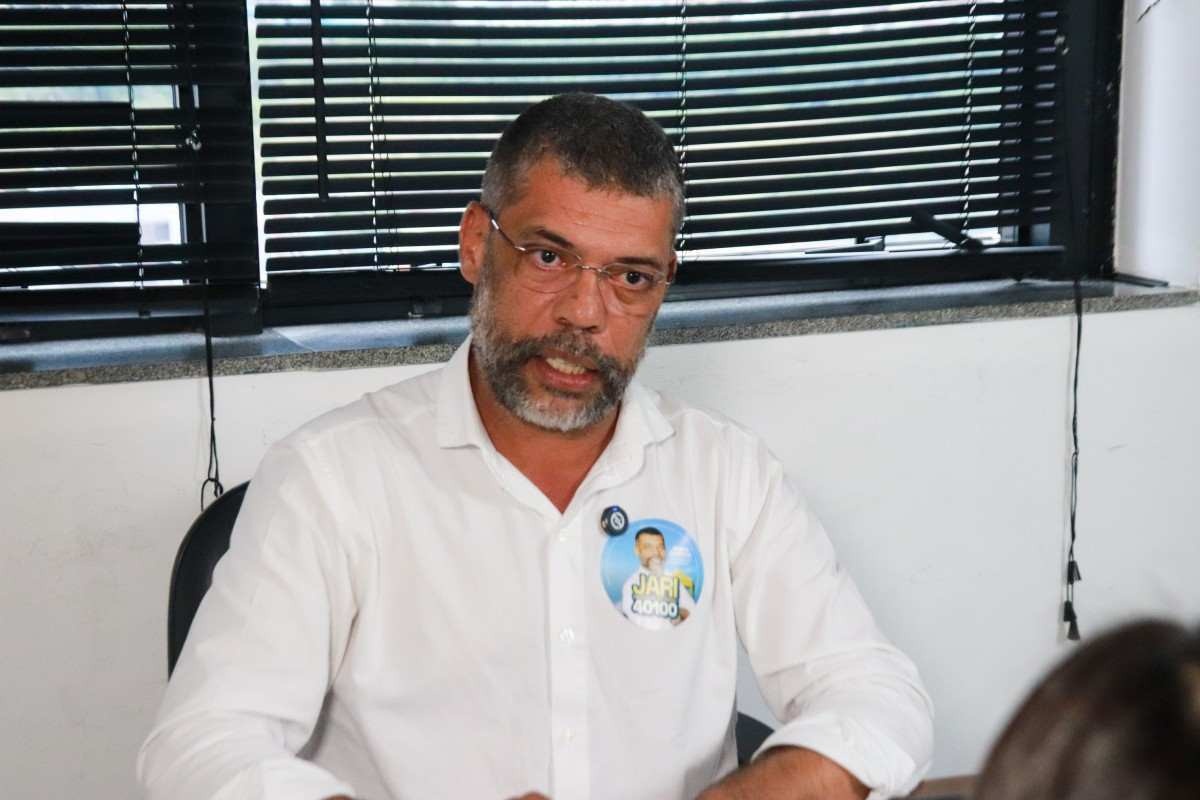 Jari Oliveira busca novo mandato com foco em di&aacute;logo