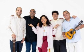 O cl&atilde; de Zeca sobe ao palco