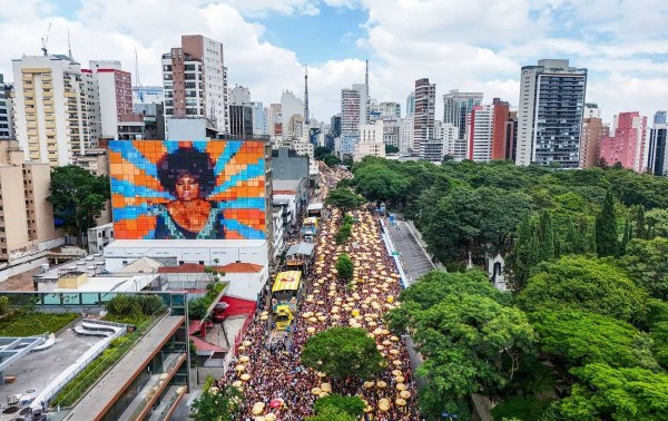 Calvin Harris entra para o Guinness com bloco superlotado