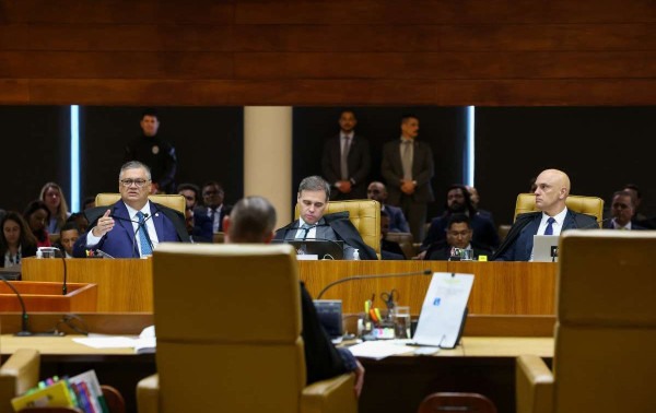 Crise no STF deve atravessar elei&ccedil;&otilde;es e mant&eacute;m tens&atilde;o entre poderes
