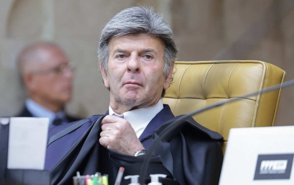 Fux d&aacute; 10 dias ao Senado para apresentar acessos de Viviane Barci e Vorcaro