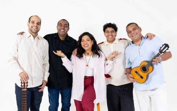 O cl&atilde; de Zeca sobe ao palco