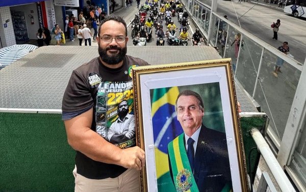 TRE-BA arquiva den&uacute;ncia contra candidato por uso da imagem de Bolsonaro