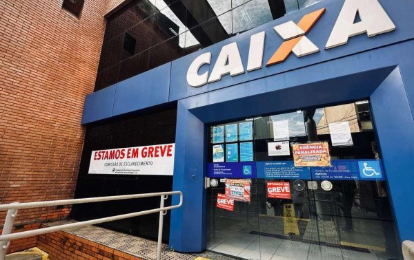 Greve na Caixa continua ap&oacute;s funcion&aacute;rios rejeitarem nova proposta