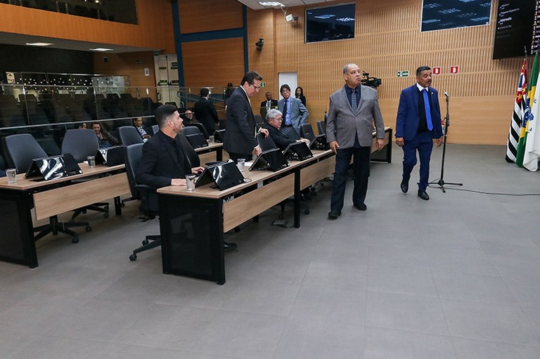 Falta de vereadores adia vota&ccedil;&atilde;o sobre uso de IA