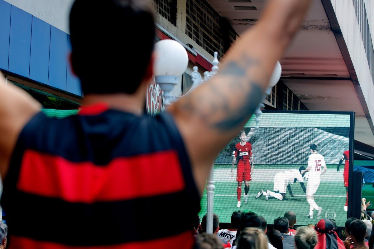 Na reta final da elei&ccedil;&atilde;o, Lula edita MP que restringe bets