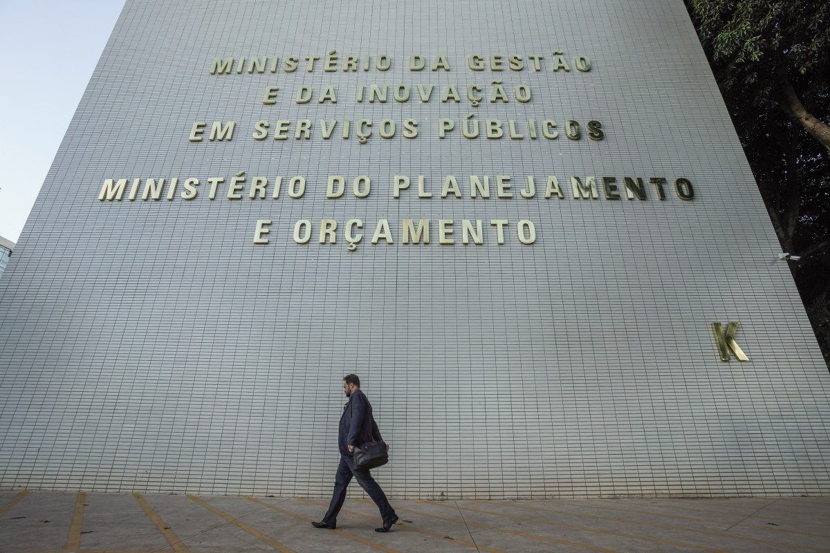 Conten&ccedil;&atilde;o no Or&ccedil;amento &eacute; reduzida de R$ 17,9 bi para R$ 16 bi