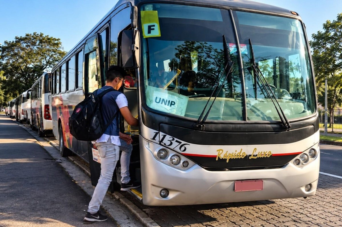C&acirc;mara cobra revis&atilde;o no transporte universit&aacute;rio