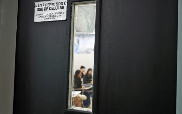 Professor de ci&ecirc;ncias precisa de forma&ccedil;&atilde;o constante, diz estudo