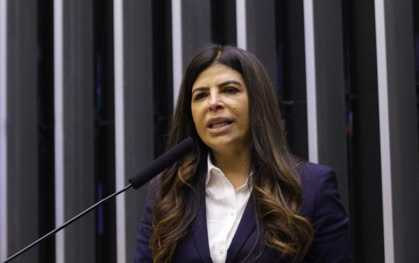 C&acirc;mara avan&ccedil;a com projeto que cria seguro para profissionais da educa&ccedil;&atilde;o