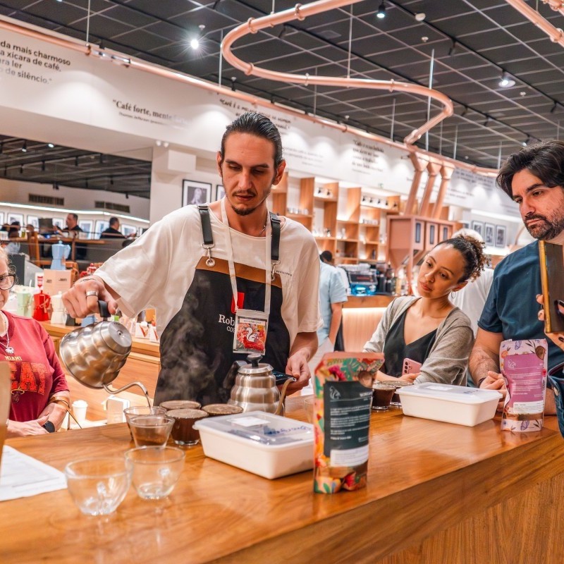 Dia Internacional do Caf&eacute; ganha experi&ecirc;ncia sensorial gratuita na Barra