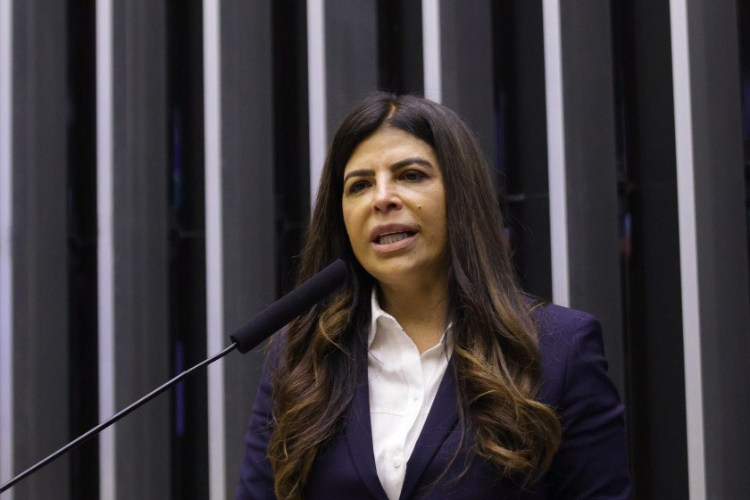 C&acirc;mara avan&ccedil;a com projeto que cria seguro para profissionais da educa&ccedil;&atilde;o