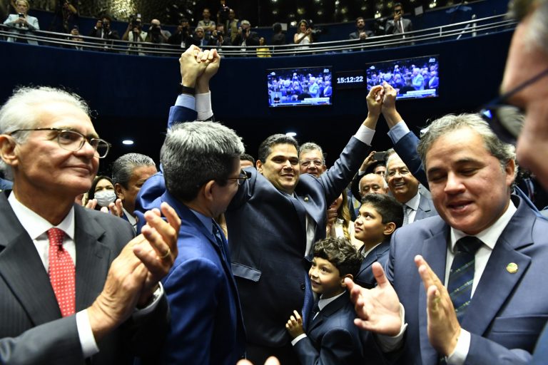 Pesquisas sobre elei&ccedil;&otilde;es para o Senado fortalecem Davi Alcolumbre