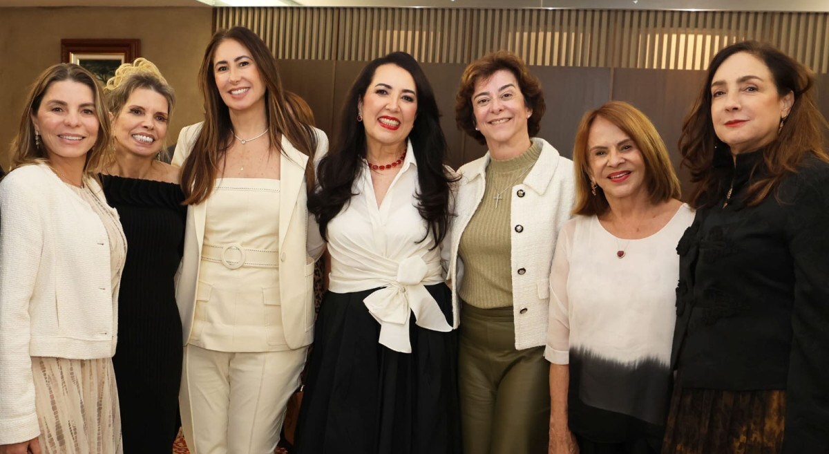 A advogada Fátima Cristina Menezes com as desembargadoras Marília de Castro Neves,  Ana Cristina Nascif Dib, Paula Machado, Kátia Momnerat,  Letícia Sardas e Cláudia Nascimento