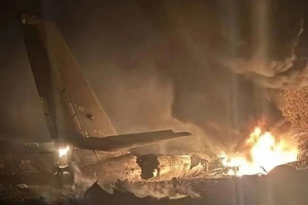 Bombardeiro nuclear cai e deixa mortos em Amur, na Sib&eacute;ria