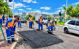 Opera&ccedil;&atilde;o Tapa-Buracos age em Nova Igua&ccedil;u depois das chuvas
