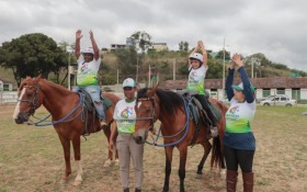 Alunos da rede municipal fazem aula de equita&ccedil;&atilde;o