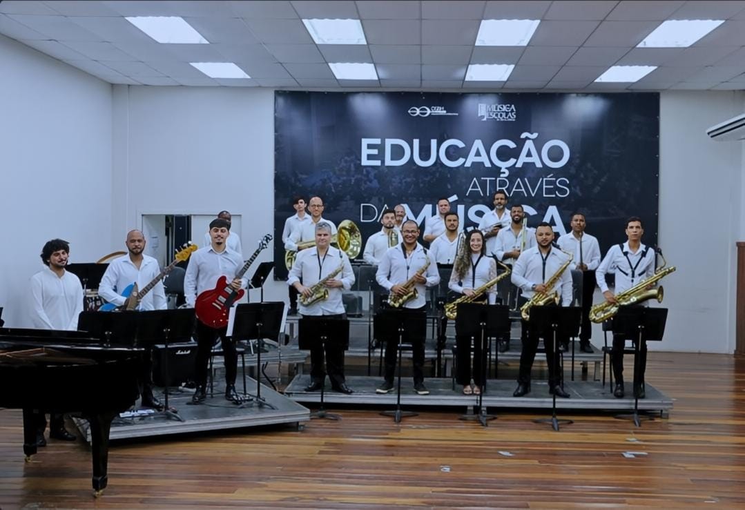 Big Bandleva games, animes e filmes para escolas deBarra Mansa