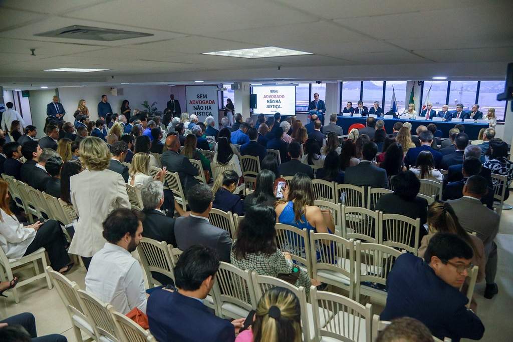 Cerca de 500 pessoas acompanharam as palestras dos ministros do STJ, na sede da OAB-RJ