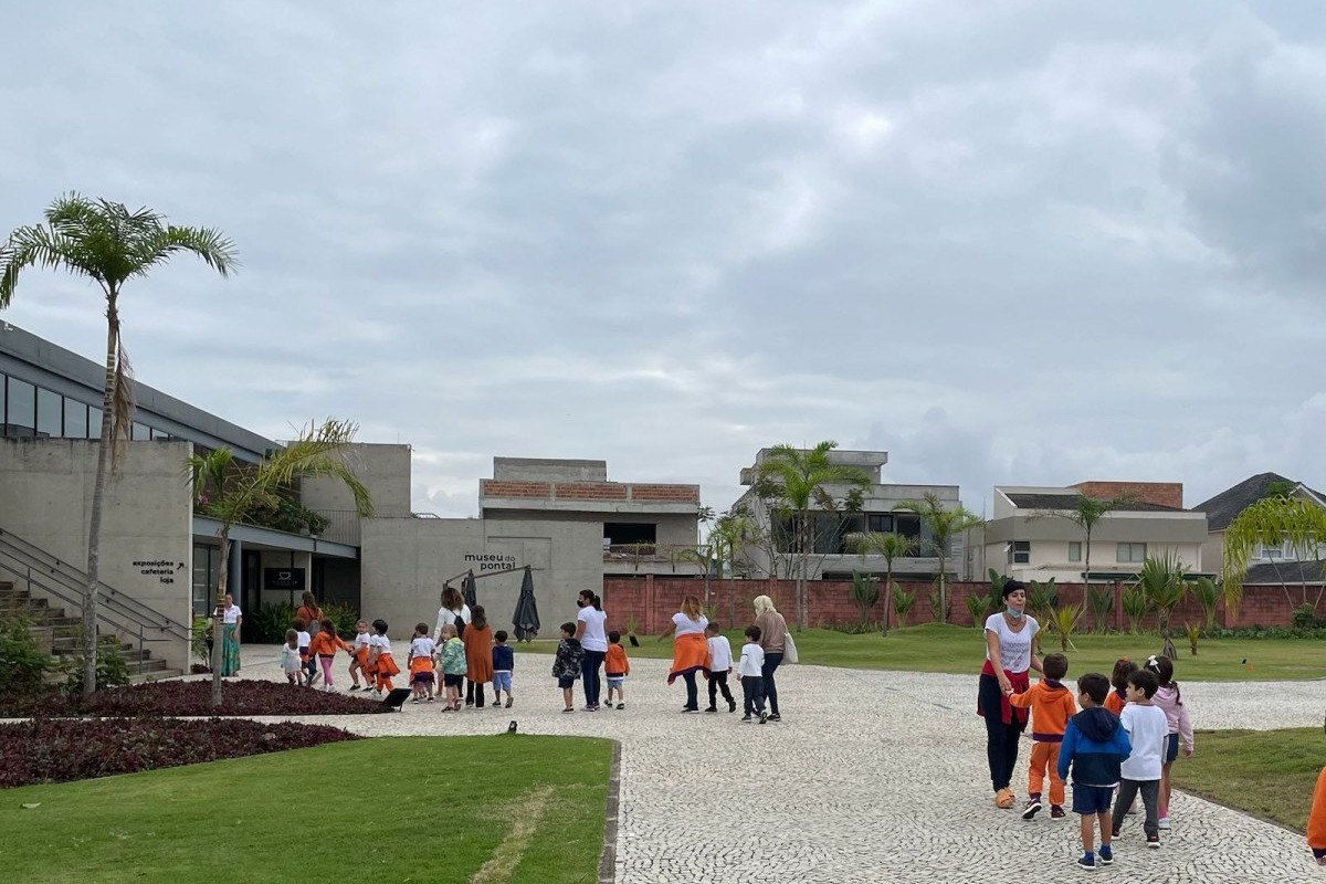 MiniMe leva programa&ccedil;&atilde;o gratuita ao Museu do Pontal com hist&oacute;rias, capoeira e arte