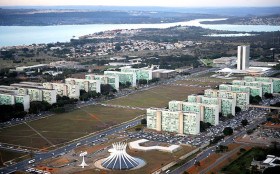 Planos de presidenci&aacute;veis preveem mudan&ccedil;as nas carreiras dos servidores