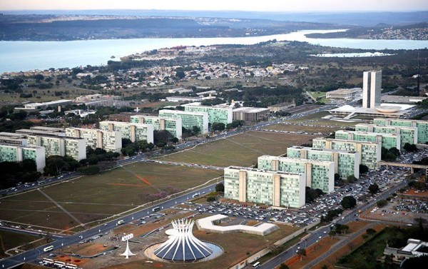 Planos de presidenci&aacute;veis preveem mudan&ccedil;as nas carreiras dos servidores