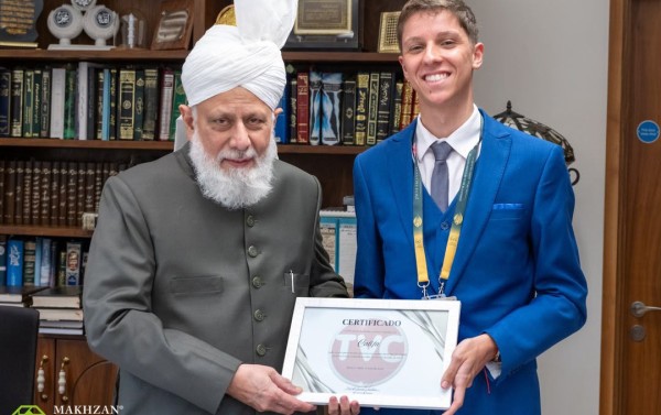 Jalsa Salana UK re&uacute;ne 50 mil pessoas em Alton