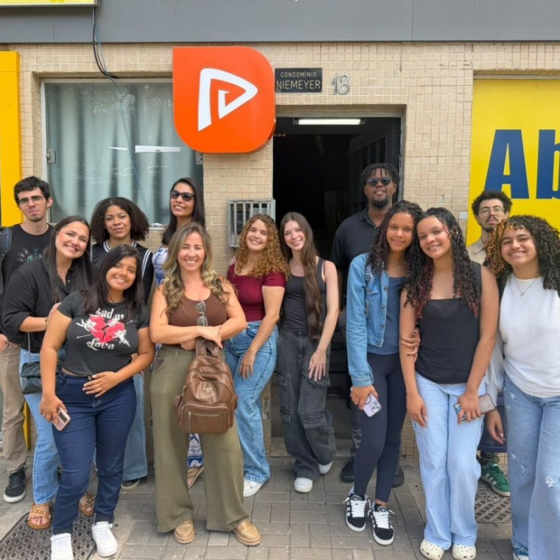 Alunos do Trilha Criativa fazem visita a ag&ecirc;ncia de marketing
