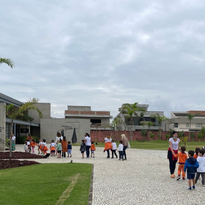MiniMe leva programa&ccedil;&atilde;o gratuita ao Museu do Pontal com hist&oacute;rias, capoeira e arte