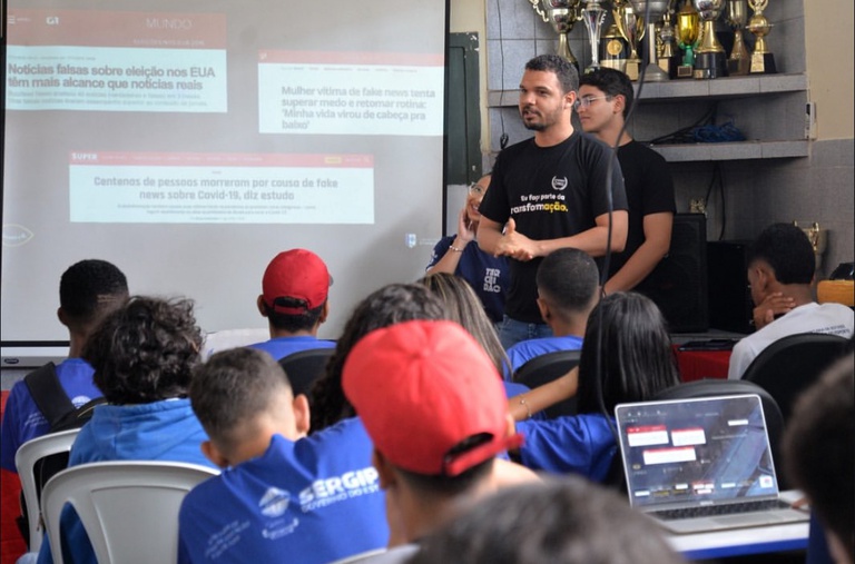 Iniciativa promove checagem de not&iacute;cias em escola de Sergipe