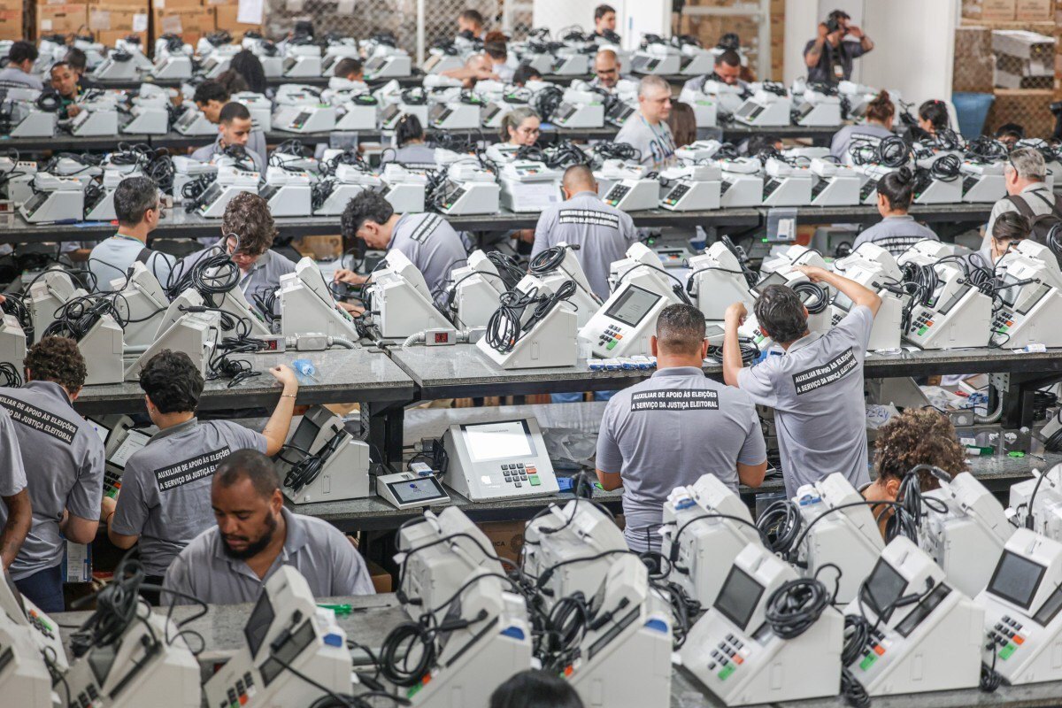Eleitores t&ecirc;m obriga&ccedil;&atilde;o legal de justificarem aus&ecirc;ncia no pleito