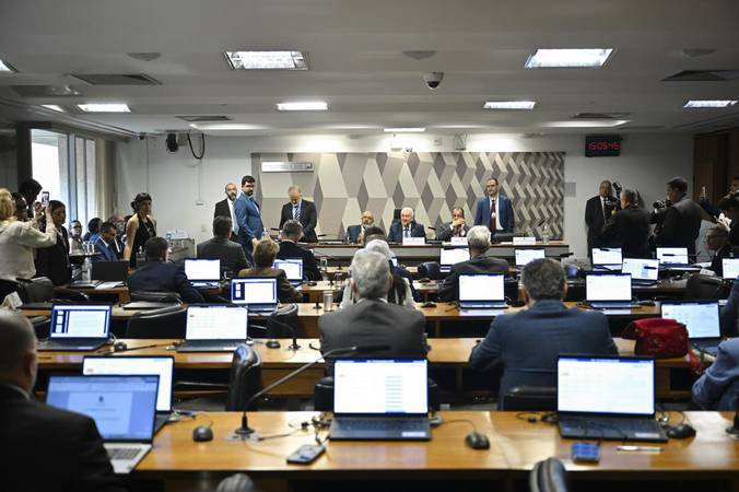 CCJ analisa cria&ccedil;&atilde;o da Universidade do Vale do Juru&aacute;, no Acre