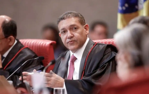 Nunes Marques vai relatar pedido de suspens&atilde;o de pena de Bolsonaro
