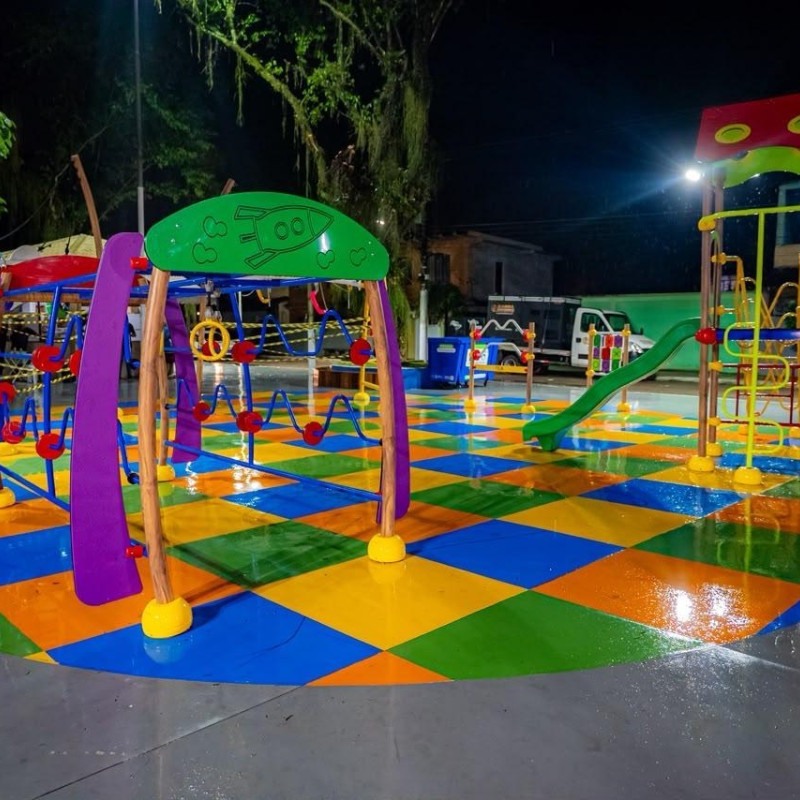 Pra&ccedil;a Jos&eacute; Ferreira ganha novos espa&ccedil;os de lazer em Xer&eacute;m