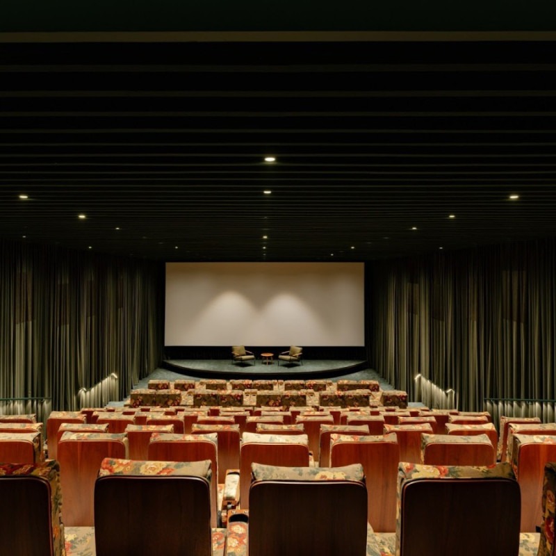 Um cinema de rua com o charme de Isay Weinfeld