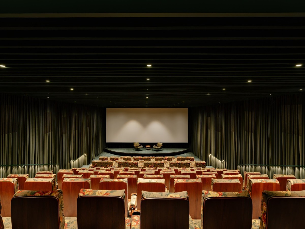 Um cinema de rua com o charme de Isay Weinfeld