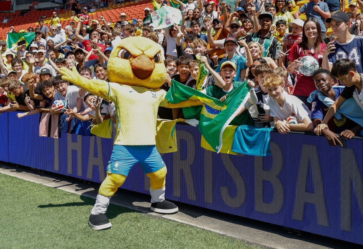 Sele&ccedil;&atilde;o Brasileira chega a Calcut&aacute; para amistoso contra a &Iacute;ndia