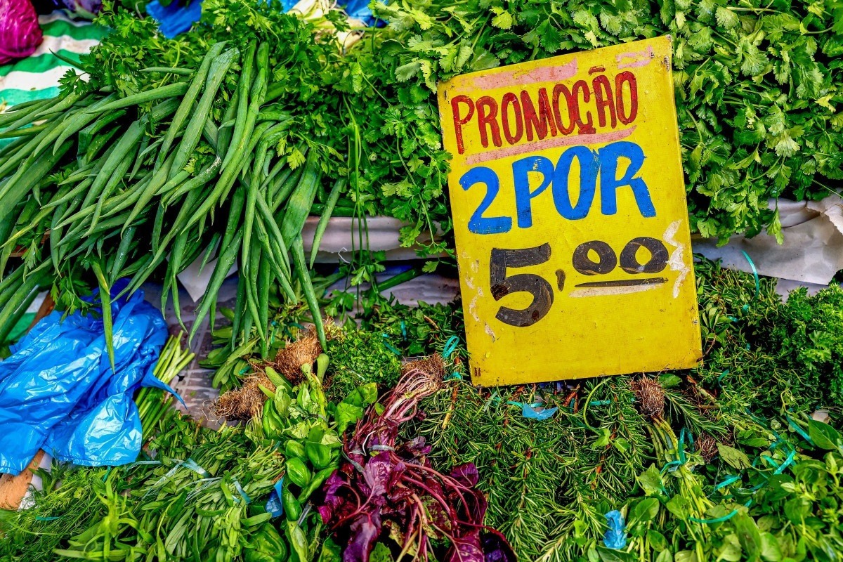 Produ&ccedil;&atilde;o industrial cai 0,6% de julho para agosto