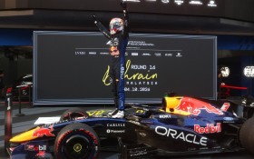 Max Verstappen vence o GP do Bahrein, em prova ca&oacute;tica