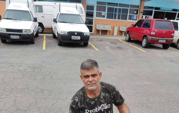 Candidato &eacute; detido por jogar 'santinhos' na rua em Americana